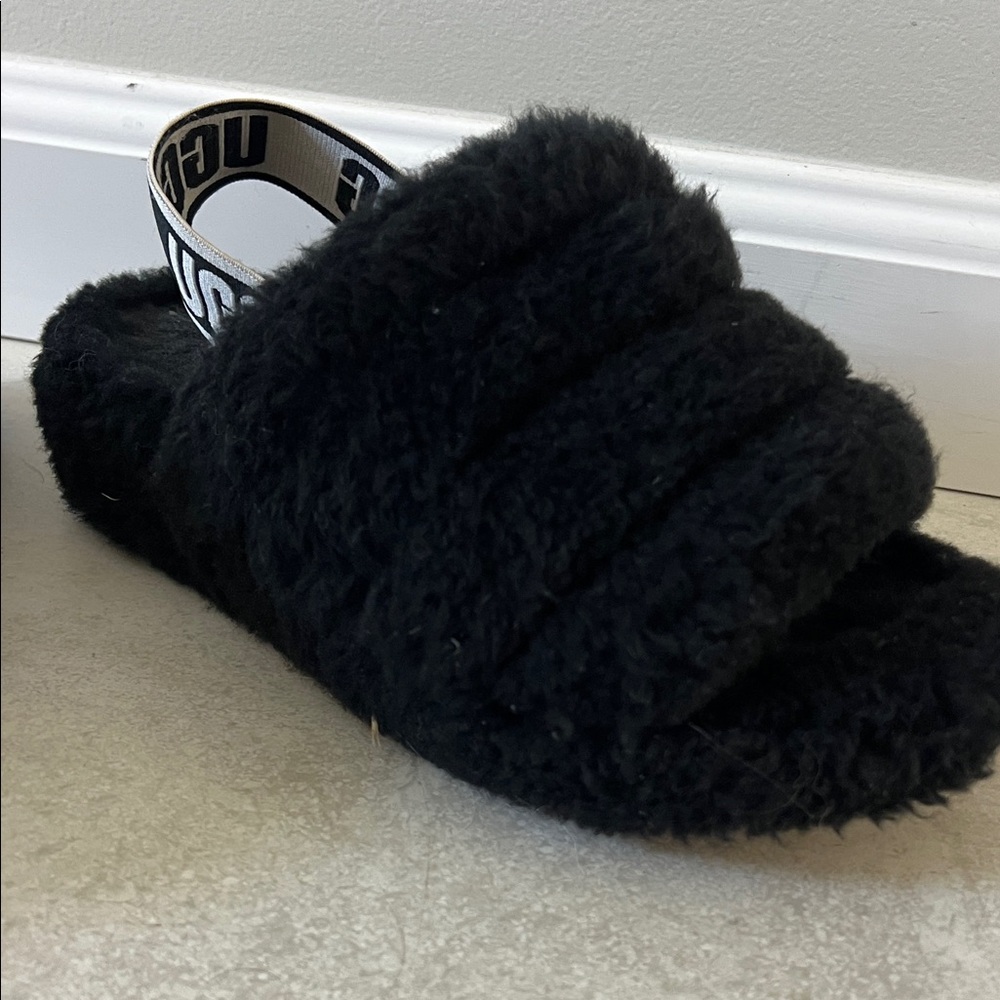 UGG Women's Cozy Black slides